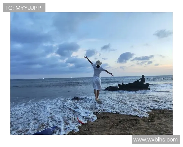 夏日海滨风情尽显休闲泳装,舒适时尚穿搭让你尽情享受阳光与沙滩